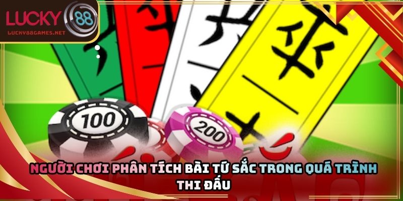 Người chơi phân tích bài tứ sắc trong quá trình thi đấu