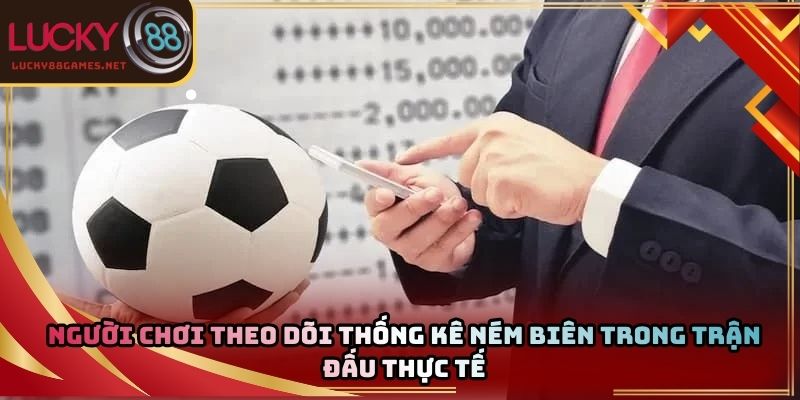 Người chơi theo dõi thống kê ném biên trong trận đấu thực tế