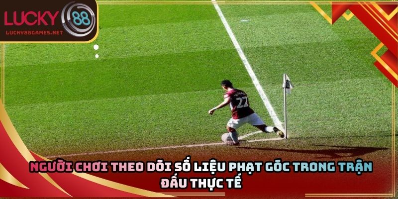 Người chơi theo dõi số liệu phạt góc trong trận đấu thực tế